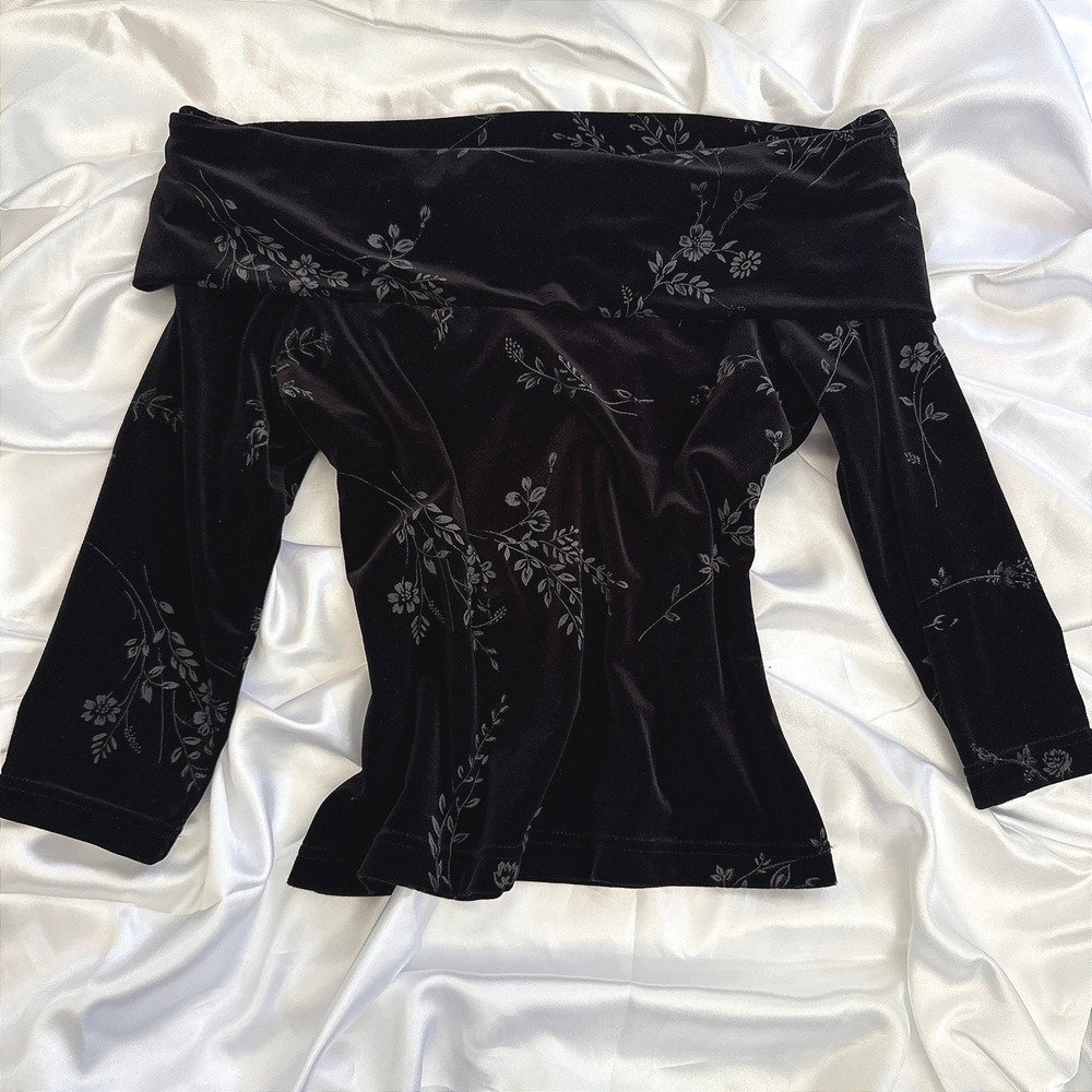 My Michelle Black Velvet Off Shoulder Floral Print Top Long Sleeve Medium